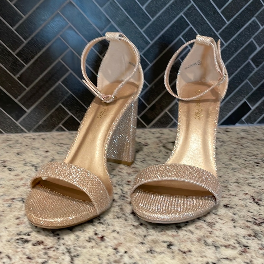 Women’s size 8 gold heels
